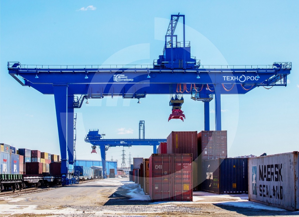 Tehnoros container cranes at Ekaterinburg Transcontainer terminal